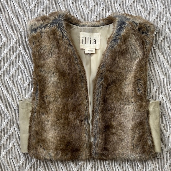 ILIA Jackets & Blazers - ILIA Faux Fur  and Leather Cropped Vest in Rich Browns Size Medium